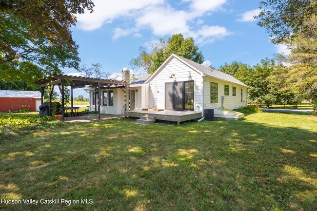718 Church Ave in Germantown, NY - Building Photo - Building Photo