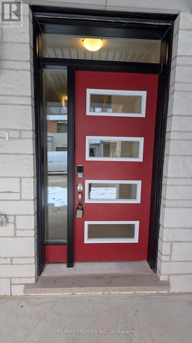 11 Pearen Ln in Barrie, ON - Building Photo - Building Photo