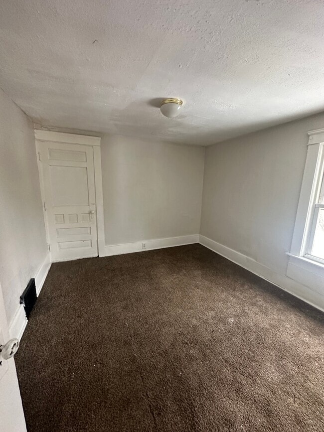 872 E Crosier St in Akron, OH - Building Photo - Building Photo