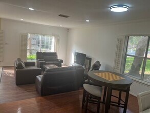 8619 London Heights in San Antonio, TX - Building Photo - Building Photo
