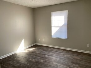 642 Old Humboldt Rd, Unit B in Jackson, TN - Building Photo - Building Photo