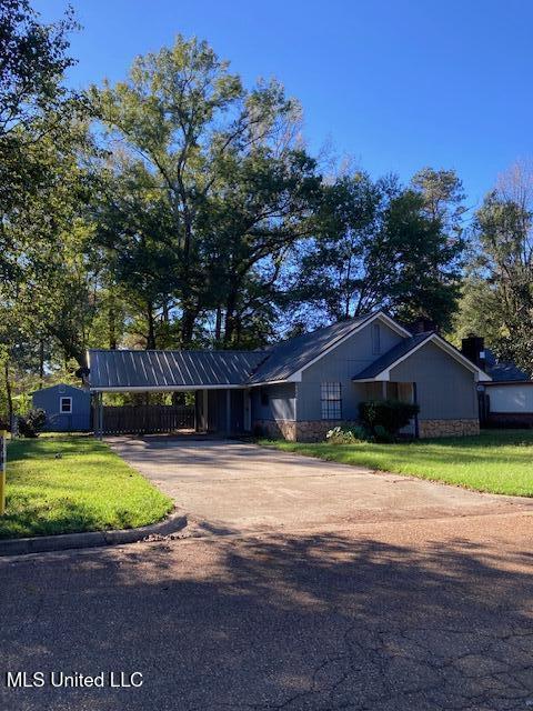 4869 Cottonwood Ln in Jackson, MS - Building Photo