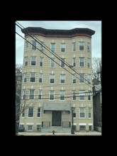 136 Mclean Ave in Yonkers, NY - Building Photo - Building Photo