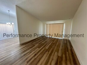 3508 Sesame St in Bakersfield, CA - Building Photo - Building Photo