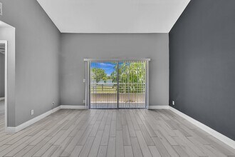 3465 NW 44th St in Lauderdale Lakes, FL - Building Photo - Building Photo