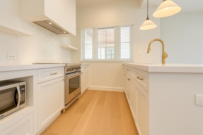 184 Sunset Ave in Palm Beach, FL - Building Photo - Building Photo