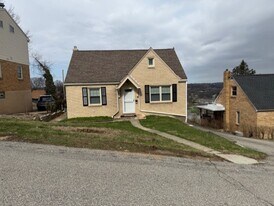 1488 Blossom Hill Rd in Pittsburgh, PA - Building Photo