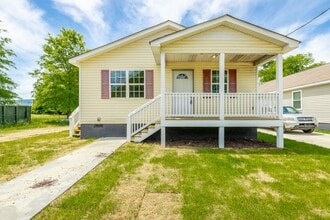2011 S Lyerly St in Chattanooga, TN - Foto de edificio - Building Photo