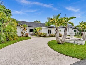 413 Tamarind Dr in Hallandale Beach, FL - Building Photo - Building Photo
