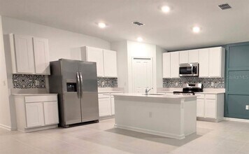 5130 Magnolia Palm Dr in Daytona Beach, FL - Building Photo - Building Photo