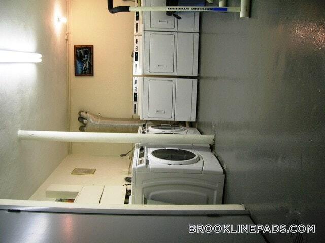 110 Babcock St in Brookline, MA - Building Photo