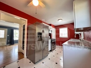 3846 48th Pl in Des Moines, IA - Foto de edificio - Building Photo