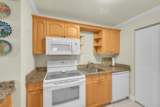 15461 Lakes of Delray Blvd in Delray Beach, FL - Building Photo - Building Photo