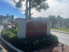 6548 Racquet Club Dr in Lauderhill, FL - Building Photo