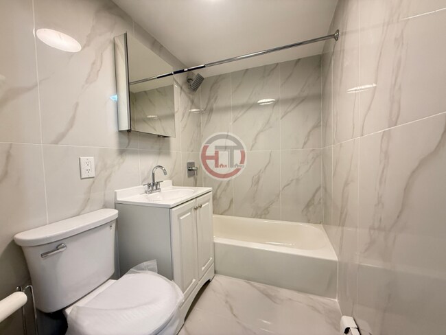 1012 Evergreen Ave in Bronx, NY - Building Photo - Building Photo