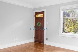 905 N 103rd St in Seattle, WA - Building Photo - Building Photo