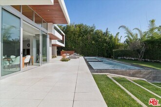 1232 Sunset Plaza Dr in Los Angeles, CA - Building Photo - Building Photo