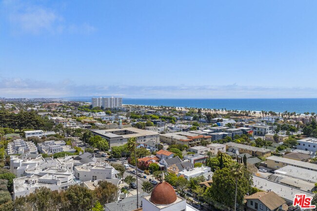 2027 3rd St in Santa Monica, CA - Building Photo - Building Photo