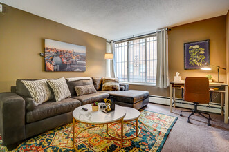 1409 N Prospect Ave, Unit 104 in Milwaukee, WI - Foto de edificio - Building Photo
