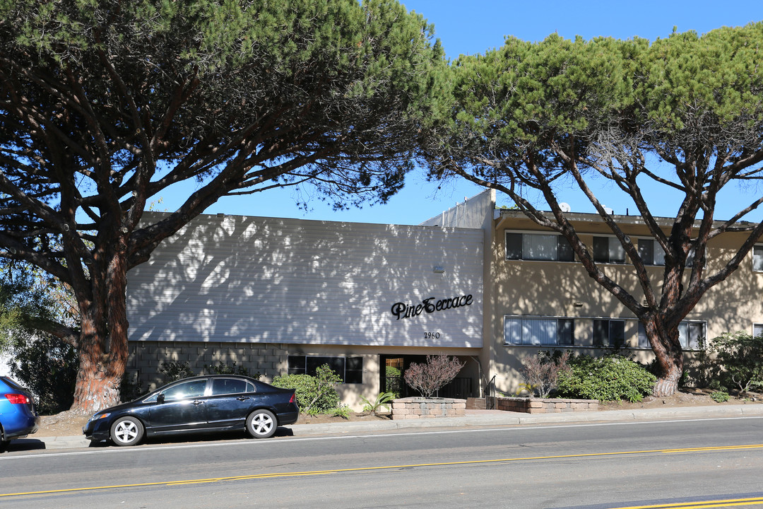 Pine Terrace Apartments - PTerrace in San Diego, CA - Foto de edificio