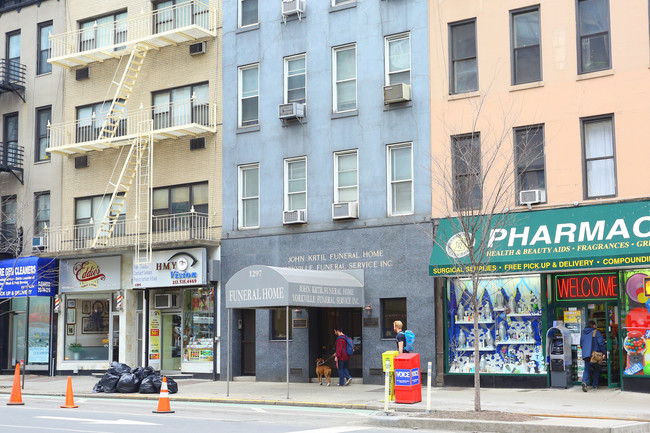 1297 1st Ave in New York, NY - Foto de edificio - Building Photo