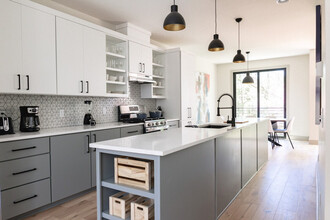 317 NE Burwood Mews in Bentonville, AR - Building Photo - Building Photo