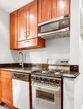 345 W 53rd St, Unit 4A in New York, NY - Building Photo - Building Photo