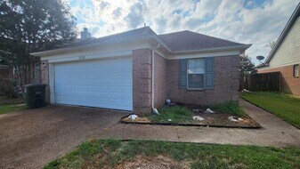 2232 Lake Springs Ln in Memphis, TN - Building Photo