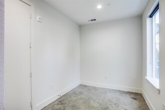 2128 Ashby St-Unit -902 in Dallas, TX - Building Photo - Building Photo