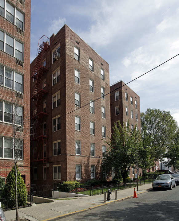 Bayview House in Staten Island, NY - Building Photo