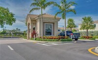 317 NE 194th Ln in Miami, FL - Foto de edificio - Building Photo