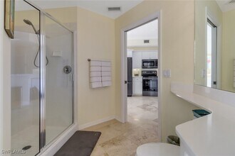 451 Bayfront Pl in Naples, FL - Building Photo - Building Photo