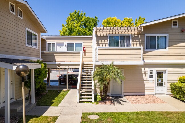 Fairchild Apartments in Mountain View, CA - Foto de edificio - Building Photo