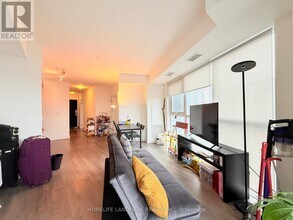 159 Wellesley St E in Toronto, ON - Building Photo - Building Photo