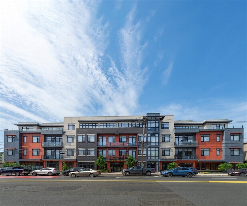 400 Mystic Ave in Somerville, MA - Building Photo