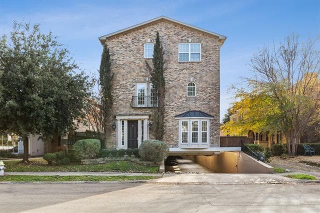 property at 4120 Hawthorne Ave
