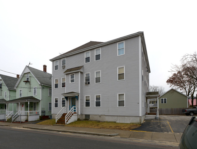 21 Holman St in Attleboro, MA - Foto de edificio - Building Photo