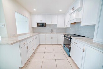 1800 Country Club Dr in Laredo, TX - Building Photo - Building Photo