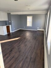 400 Main St, Unit Apt 1 in Killingly, CT - Foto de edificio - Building Photo