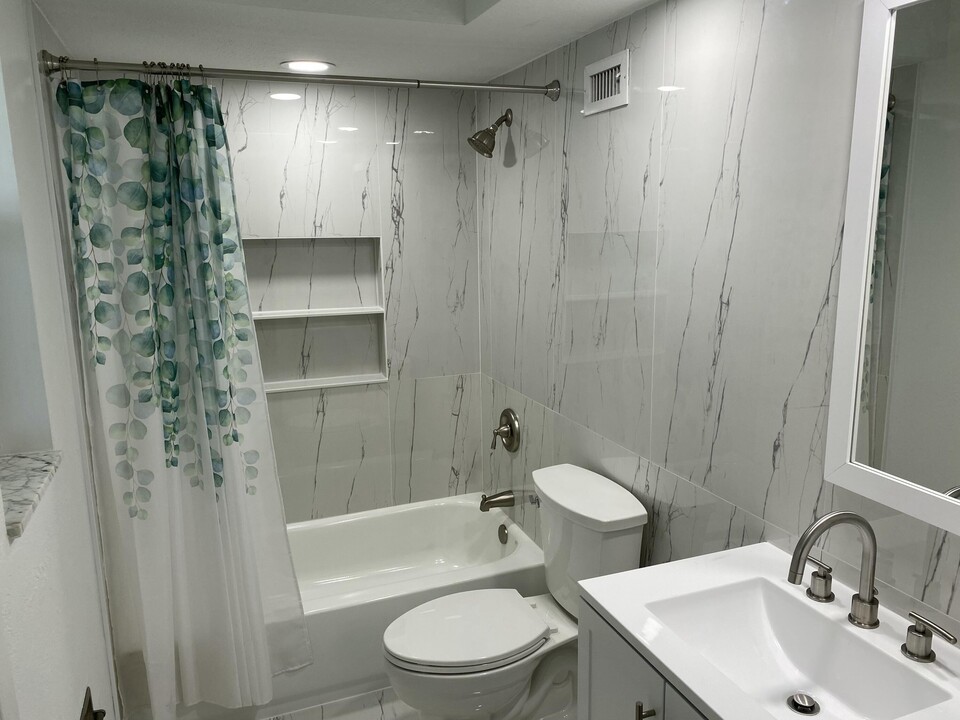 118 Yacht Club Dr in North Palm Beach, FL - Building Photo