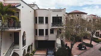 3471 Main Hwy in Miami, FL - Building Photo