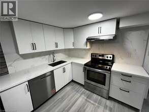 3140 Michael Crescent in Burlington, ON - Building Photo - Building Photo