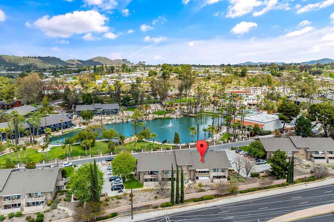 28691 Via Las Flores, Unit 328 in Murrieta, CA - Foto de edificio