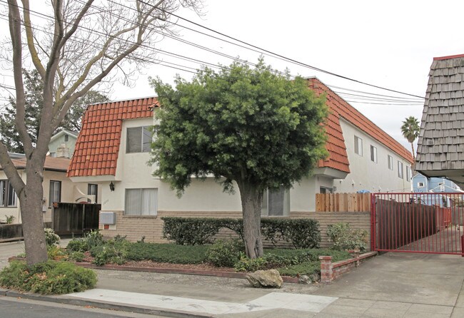 2050 Buena Vista Ave in Alameda, CA - Building Photo - Building Photo