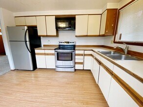 6623 E 6th Ave in Anchorage, AK - Building Photo - Building Photo