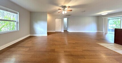 6475 Cedarbrook Dr in Pinellas Park, FL - Building Photo - Building Photo