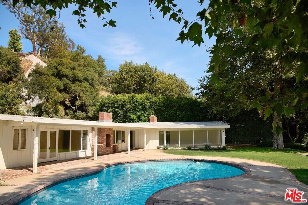 603 Hightree Rd in Santa Monica, CA - Building Photo