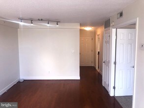3401 38th St NW-Unit -303 in Washington, DC - Foto de edificio - Building Photo