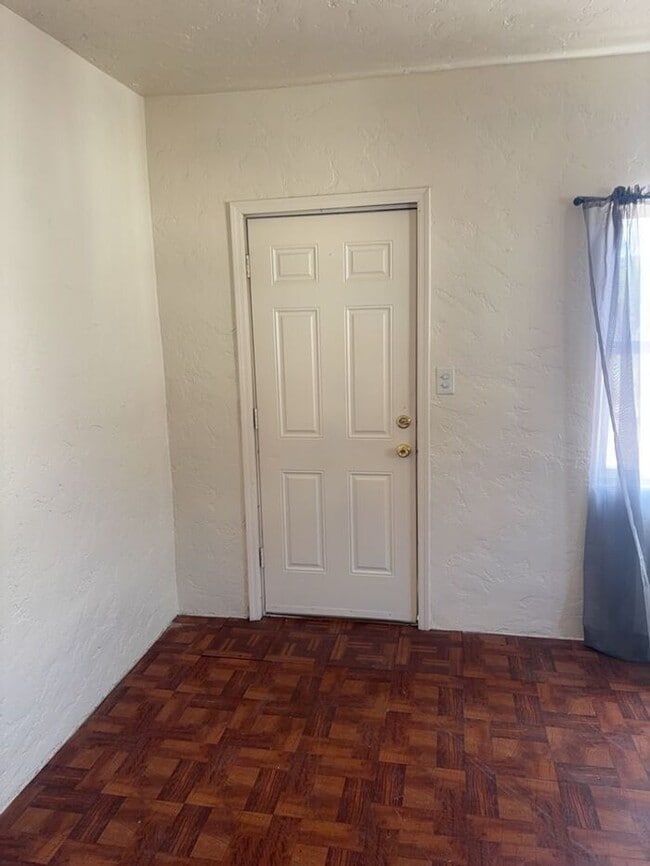property at 204 W Kelso St