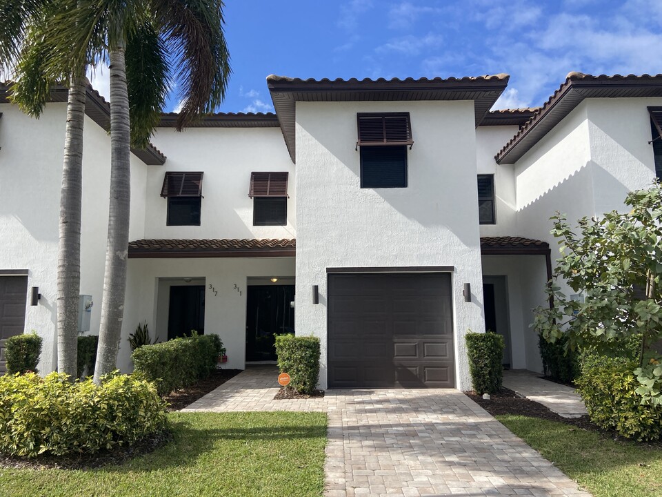 311 Bella Sol Way in West Palm Beach, FL - Building Photo